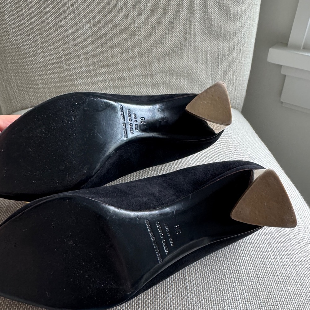 Nicholas Kirkwood Black Pumps with Gold Accent - Picture 5 of 10